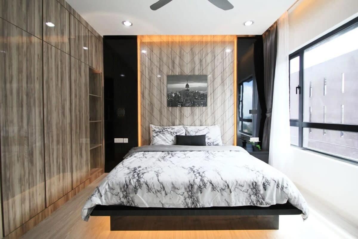A Stylish High-Floor 2Br Suasana Suites Views Johor Bahru Zewnętrze zdjęcie